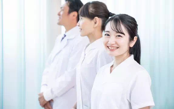 笑顔の看護師の画像